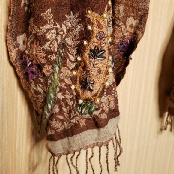 Unbranded Womens Neutral Floral Scarf With Embroidery And Fringe - Picture 3 of 3